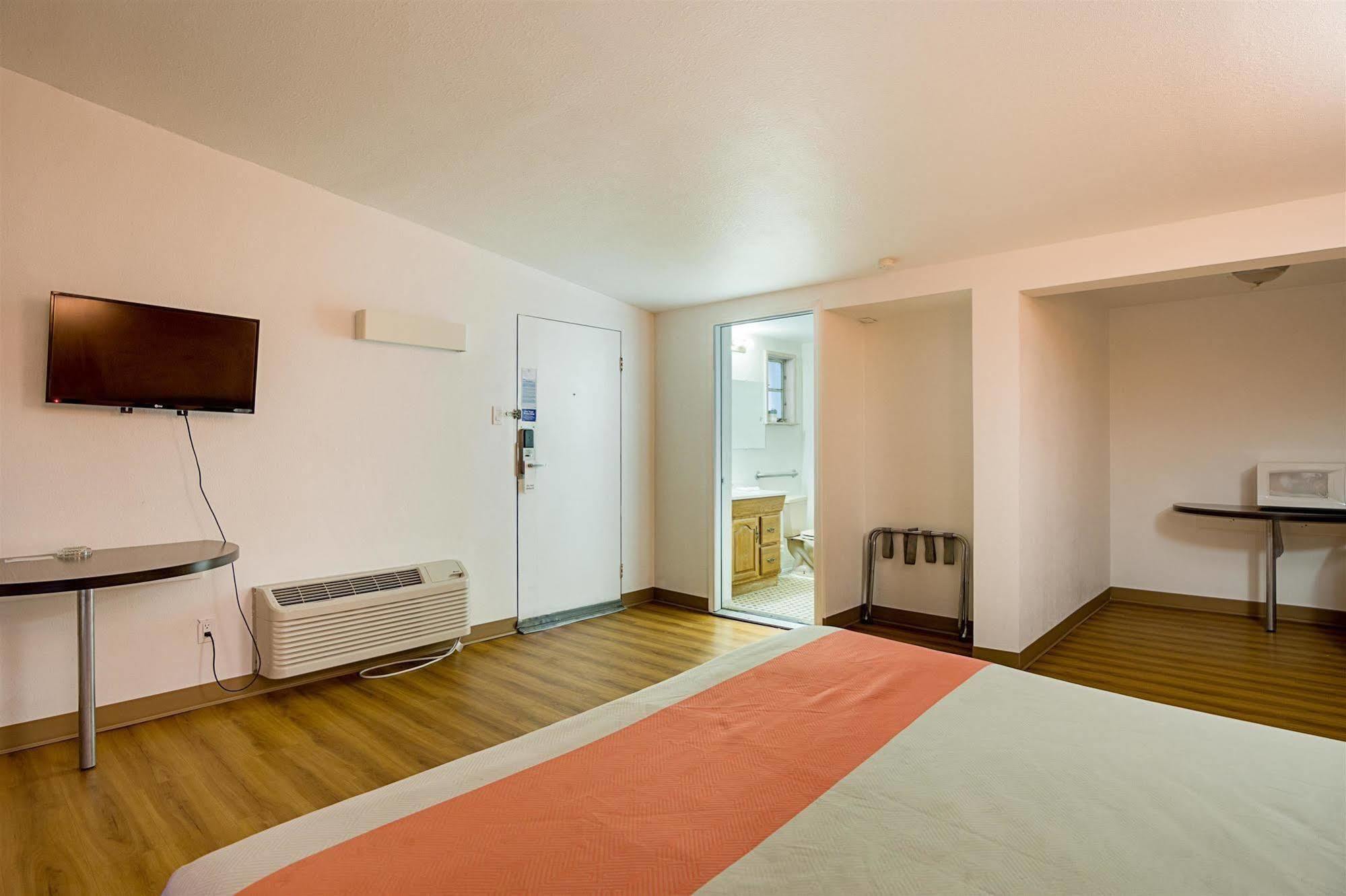 Motel 6 Hobbs Exteriör bild