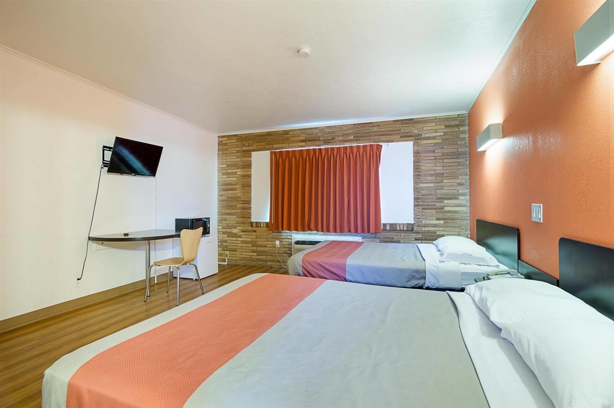 Motel 6 Hobbs Exteriör bild