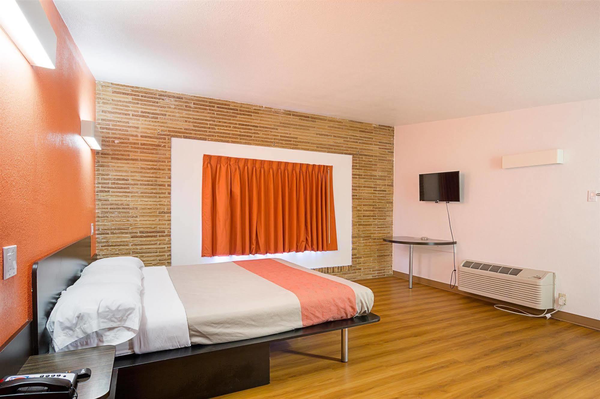 Motel 6 Hobbs Exteriör bild